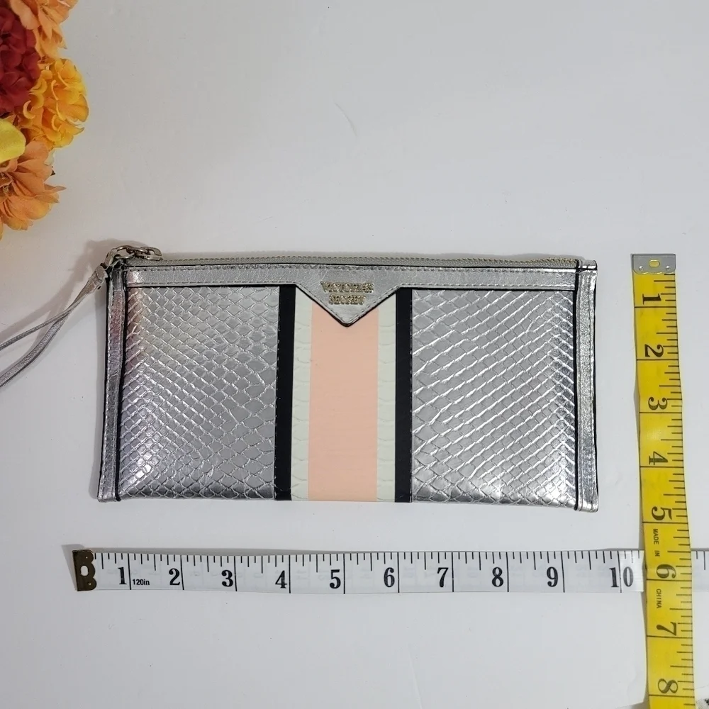 VICTORIA'S SECRET COSMETIC BAG